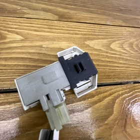 ЗАМОК ЛЮКА (ДВЕРИ) ДЛЯ СТИРАЛЬНЫХ МАШИН BOSCH DW15A32400C (DA-003561)